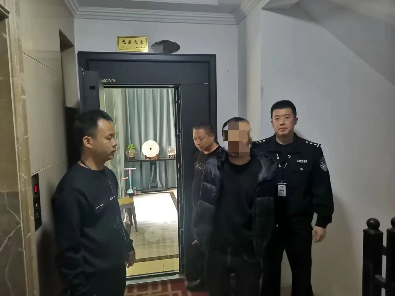 兴仁全副伪装仍被识别！双龙公安成功抓获一名撬锁盗窃嫌疑人